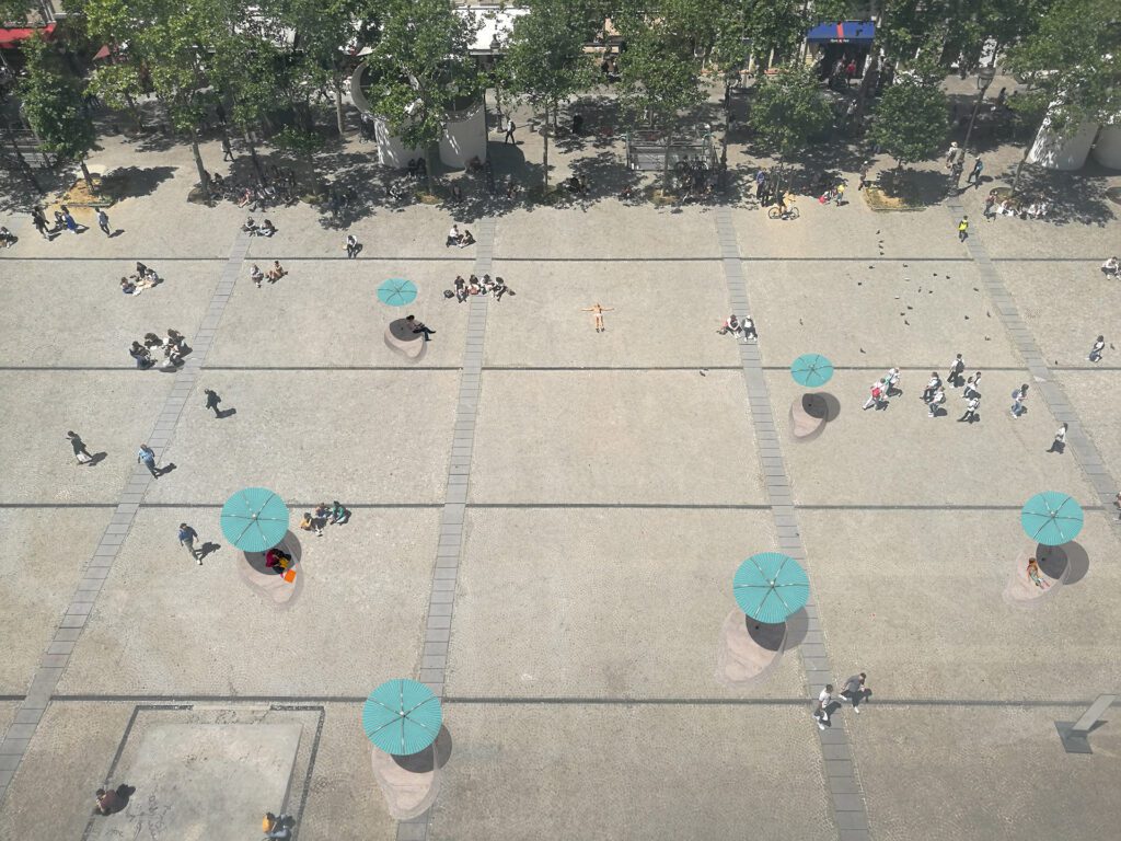 vue du haut sur la place Georges Pompidou